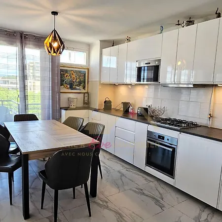 T3 St-raphael A Pieds Apartamento *